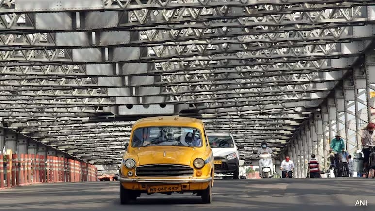 New fleet of yellow taxis hit Kolkata streets yellow taxi kolkata news in hindi