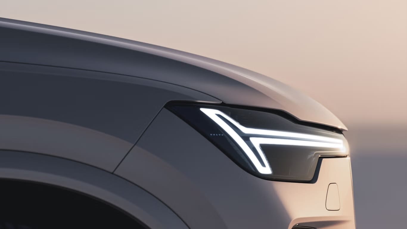 2025 Volvo XC90 Facelift Luxury SUV Launched in India Know Price Features Specifications Details