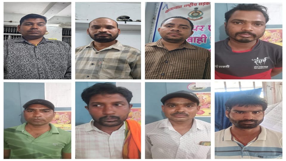 Police Operation Vishwas action against those providing drinking sitting and other facilities in Balodabazar