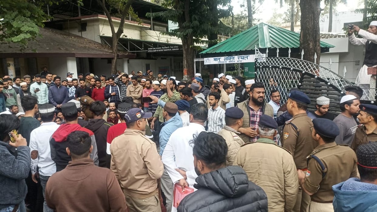 Dehradun News Muslim society People Protest against action on illegal madrasa