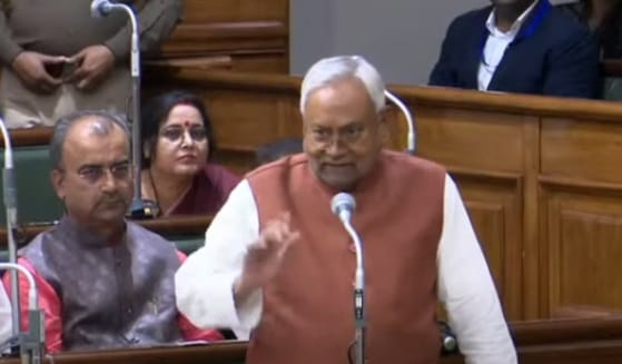 Bihar Vidhan Sabha: CM Nitish Kumar stood up and started clapping in the assembly, budget session, RJD, CPI-ML