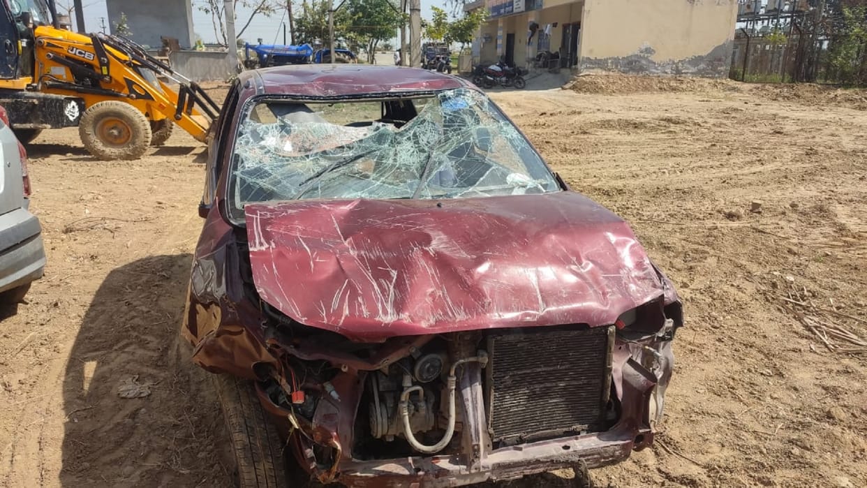 UP News Road accident in Bulandshahr car lost control and overturned in canal many members of a family died