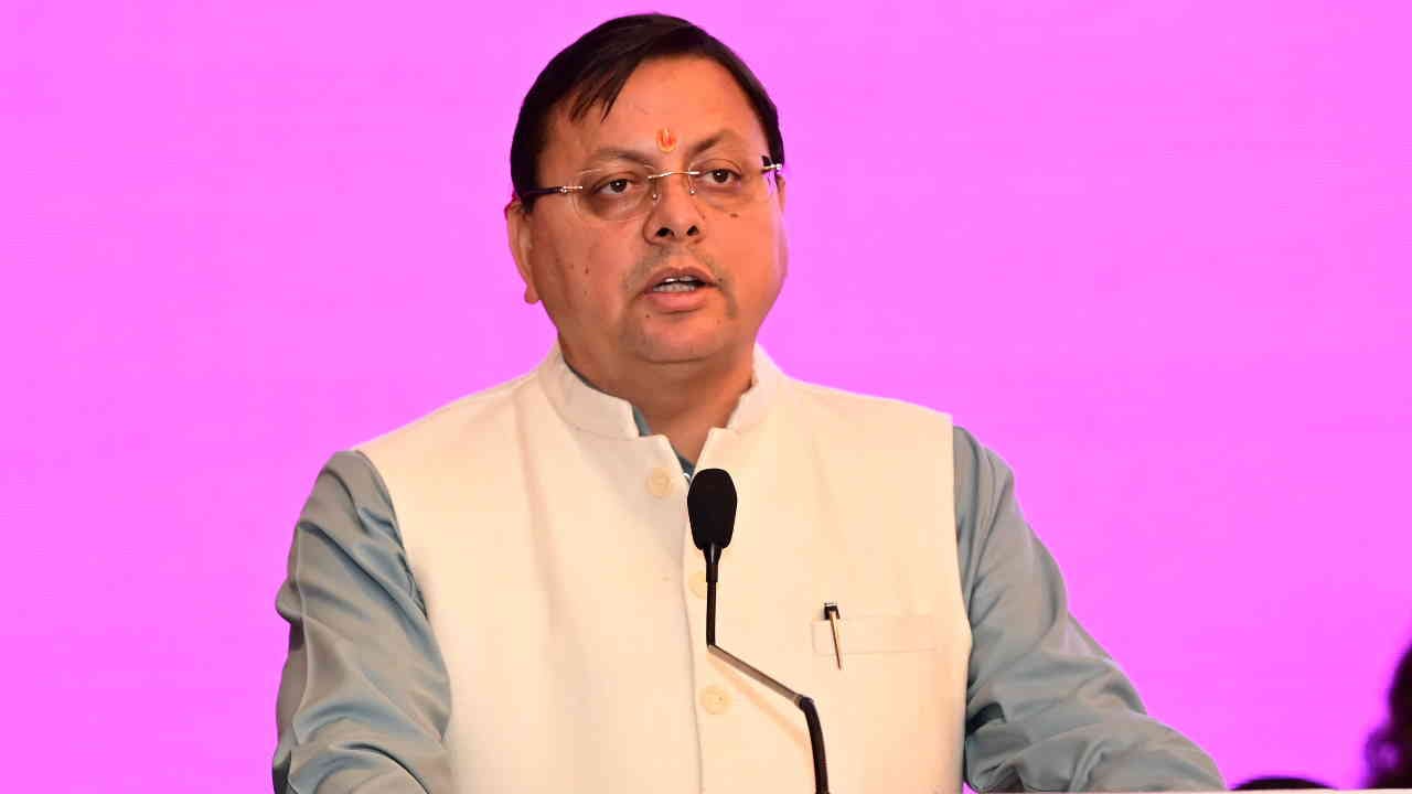 Dehradun Jhanda Mela Shri Jhande Ji hoisting in Darbar Sahib flagstaff devotees immersed in devotion