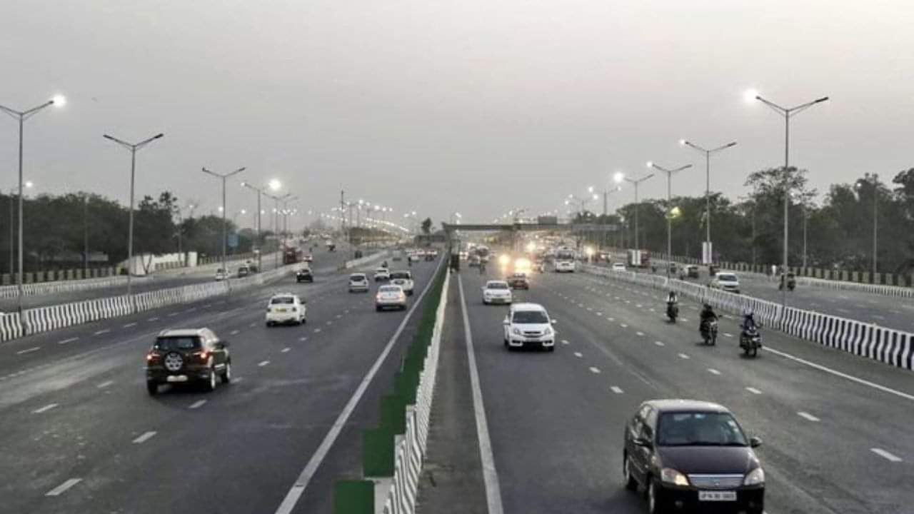 Difference between Highways Expressways and Access Controlled Highways in India know details