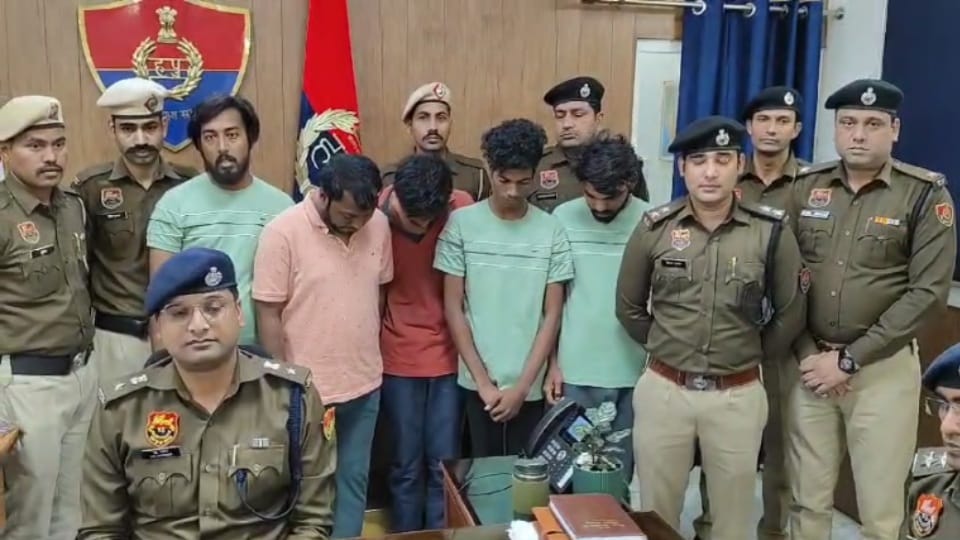 Rewari police arrested five accused of cyber fraud gang