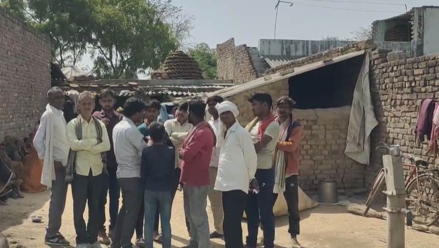Death on first anniversary of marriage: Husband and wife committed suicide by hanging themselves in agra
