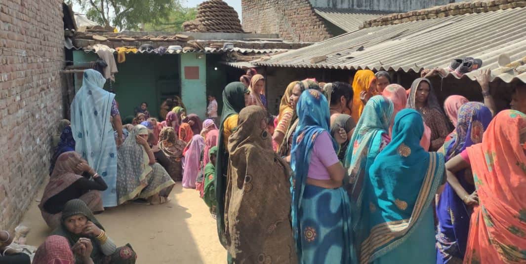 Death on first anniversary of marriage: Husband and wife committed suicide by hanging themselves in agra