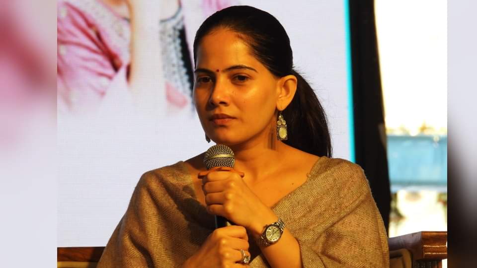 Katha vachak jaya kishori attends International Yoga Festival in rishikesh talked about religion