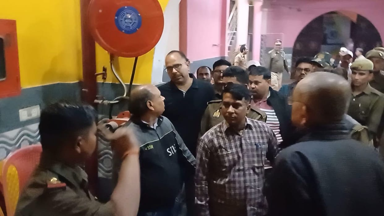 CBI arrived on bike raided and arrested 26 railway employees including senior DEE