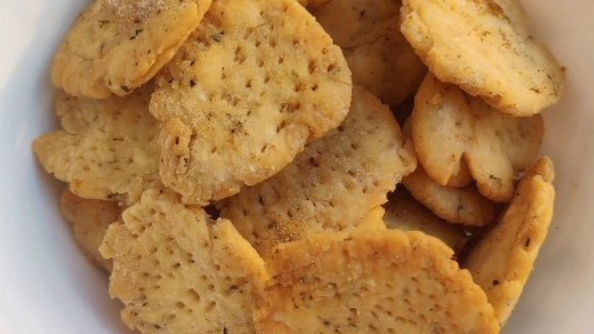 Holi 2025 Snacks Dish Ideas Know How to Make Crispy Masala Mathri at Home Recipe Details in Hindi