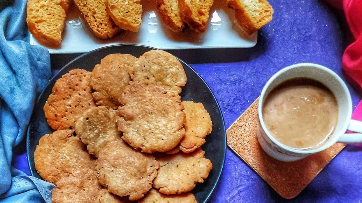 Holi 2025 Snacks Dish Ideas Know How to Make Crispy Masala Mathri at Home Recipe Details in Hindi