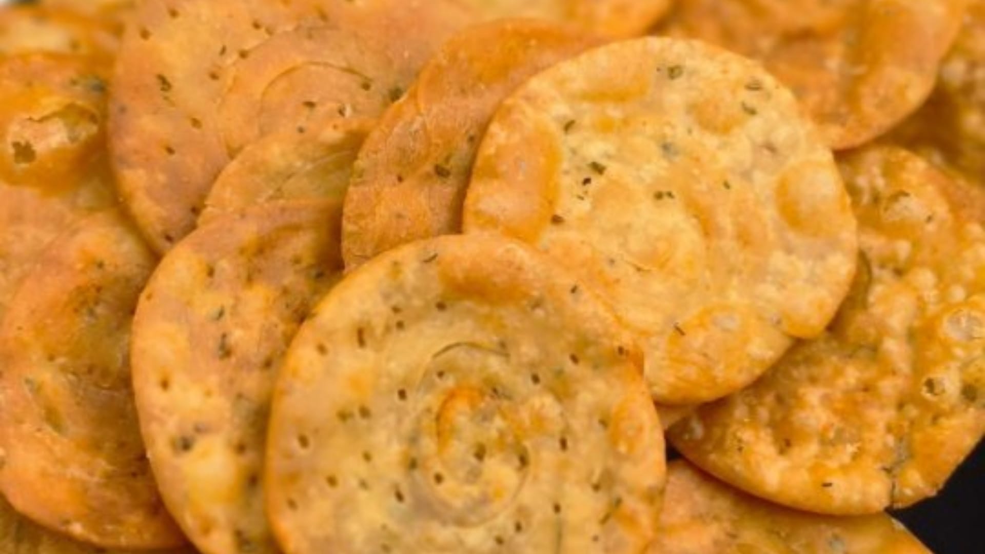 Holi 2025 Snacks Dish Ideas Know How to Make Crispy Masala Mathri at Home Recipe Details in Hindi