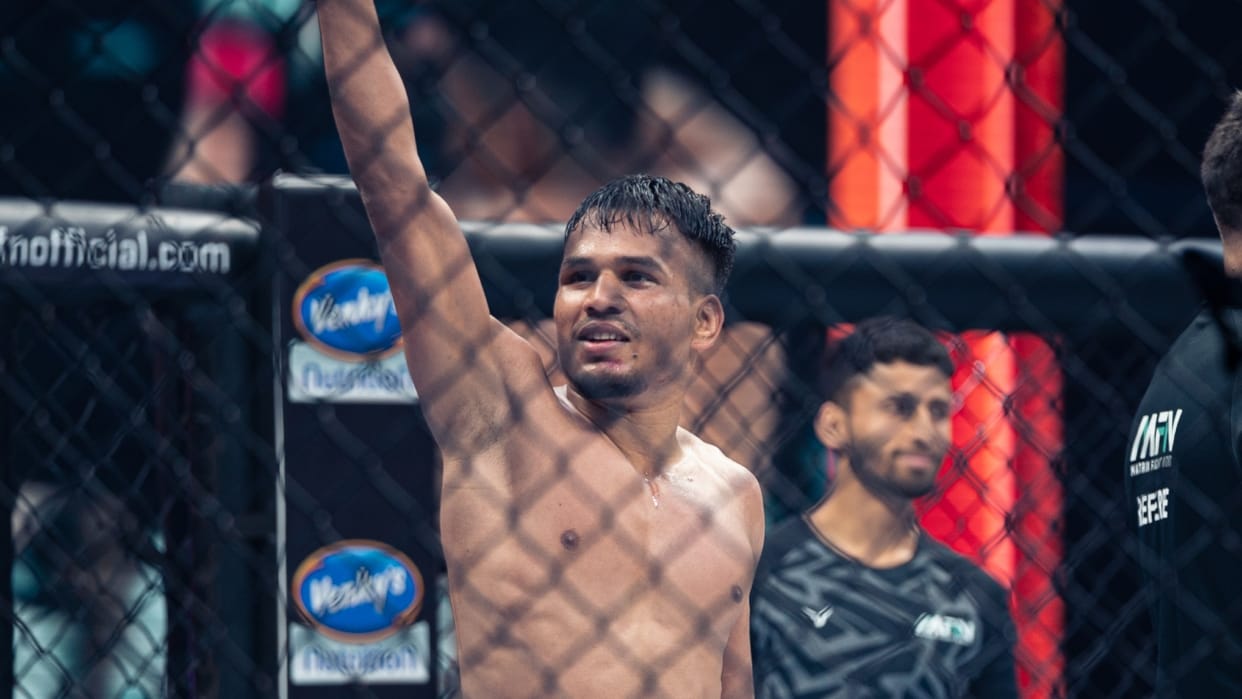 mma fighter Manoj Yadav showed his strength in mixed martial arts won medal