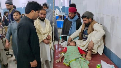 Pakistan suicide attack Bannu Cant explosive laden vehicles terrorists killed casualties hindi news updates