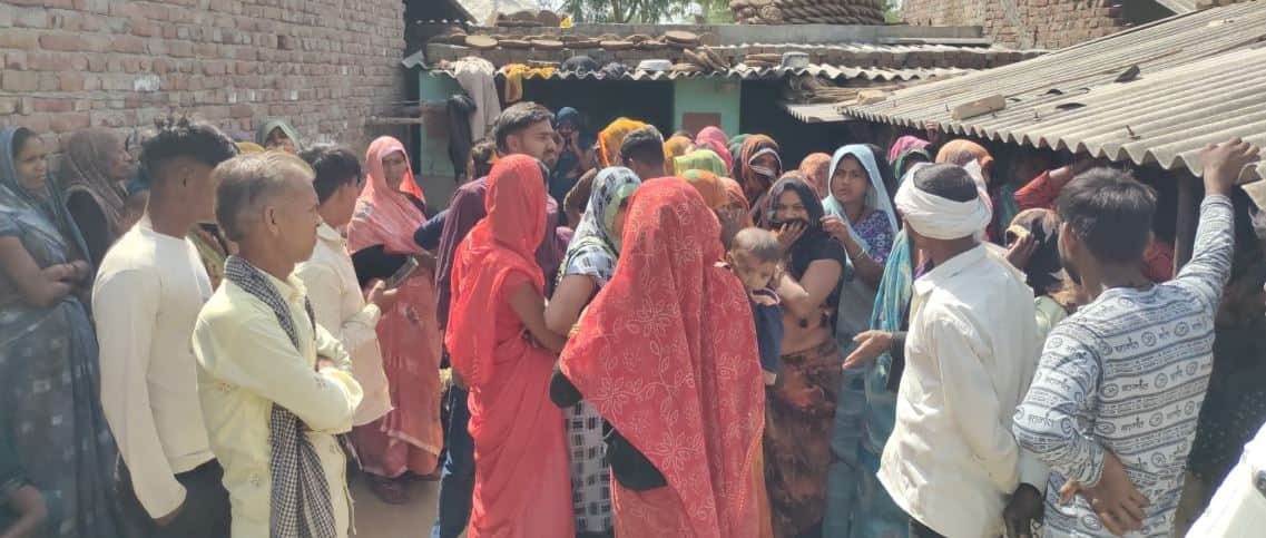 Death on first anniversary of marriage: Husband and wife committed suicide by hanging themselves in agra