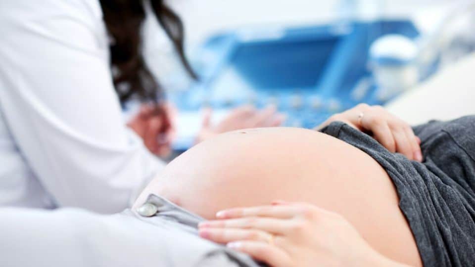 गर्भवती महिलाओं को नवरात्रि व्रत के समय रखना चाहिए इन चीजों का ध्यान