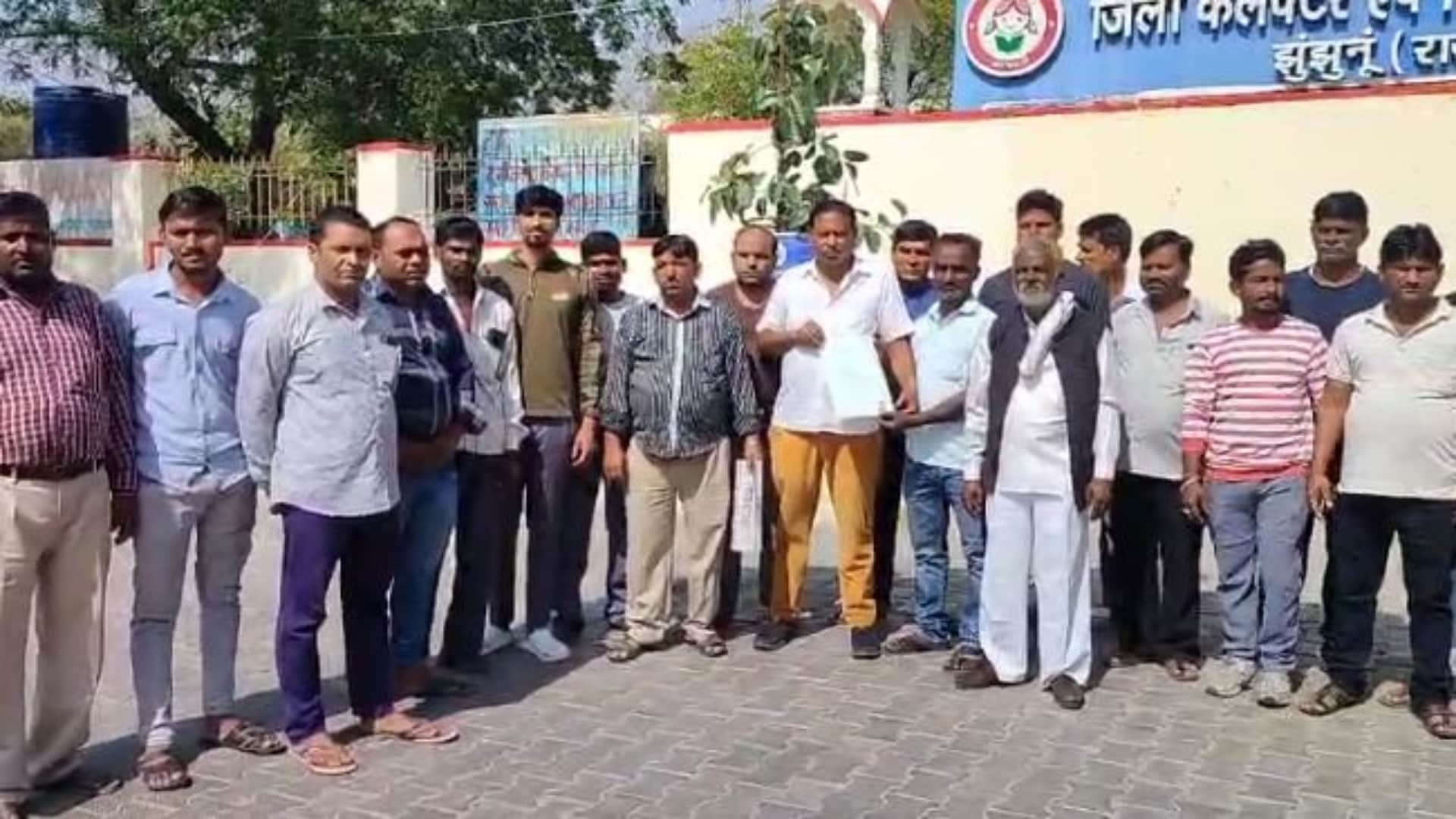 रेहड़ी-ठेला संचालकों ने कलेक्टर को ज्ञापन सौंपा