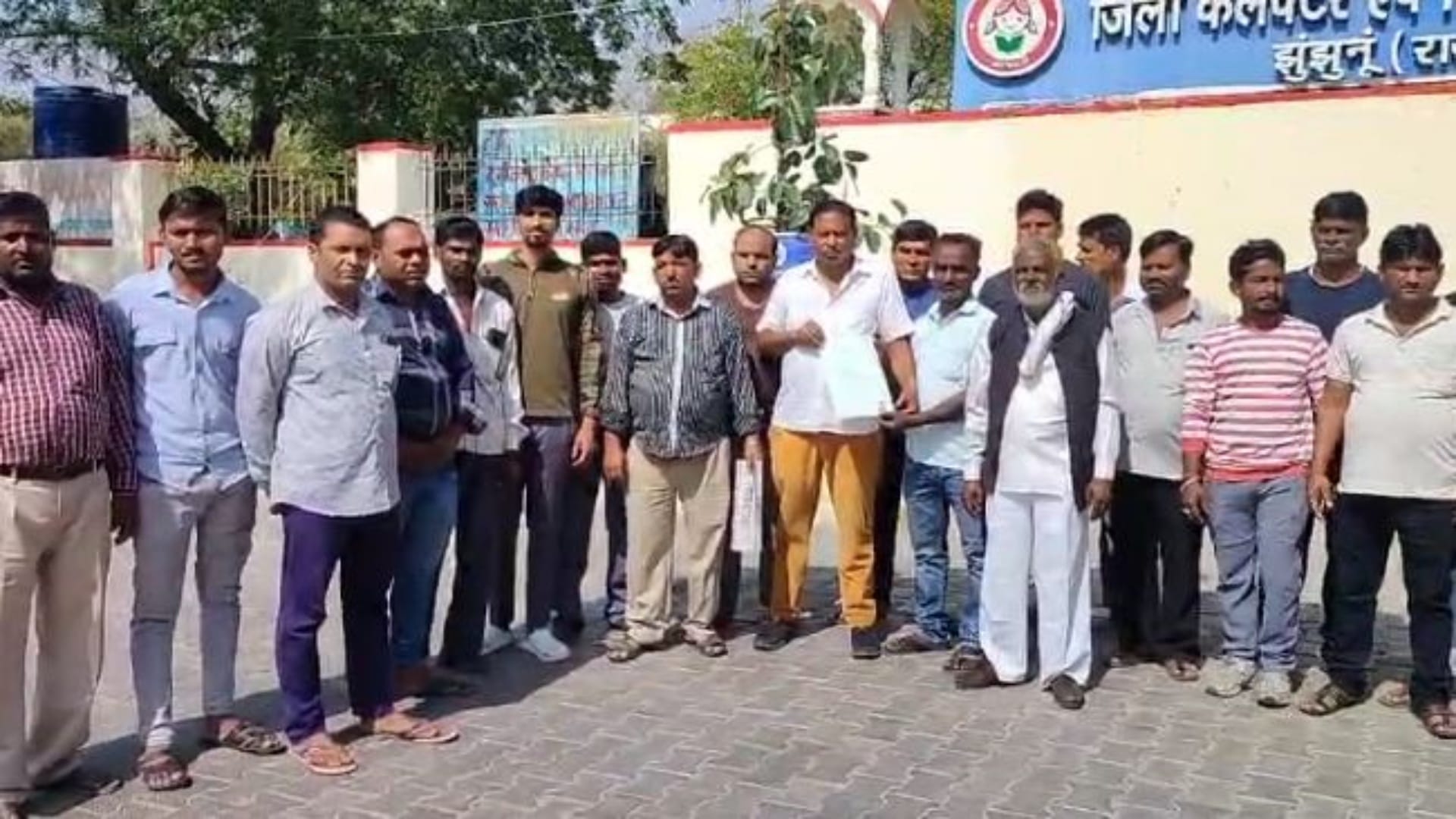 रेहड़ी-ठेला संचालकों ने कलेक्टर को ज्ञापन सौंपा