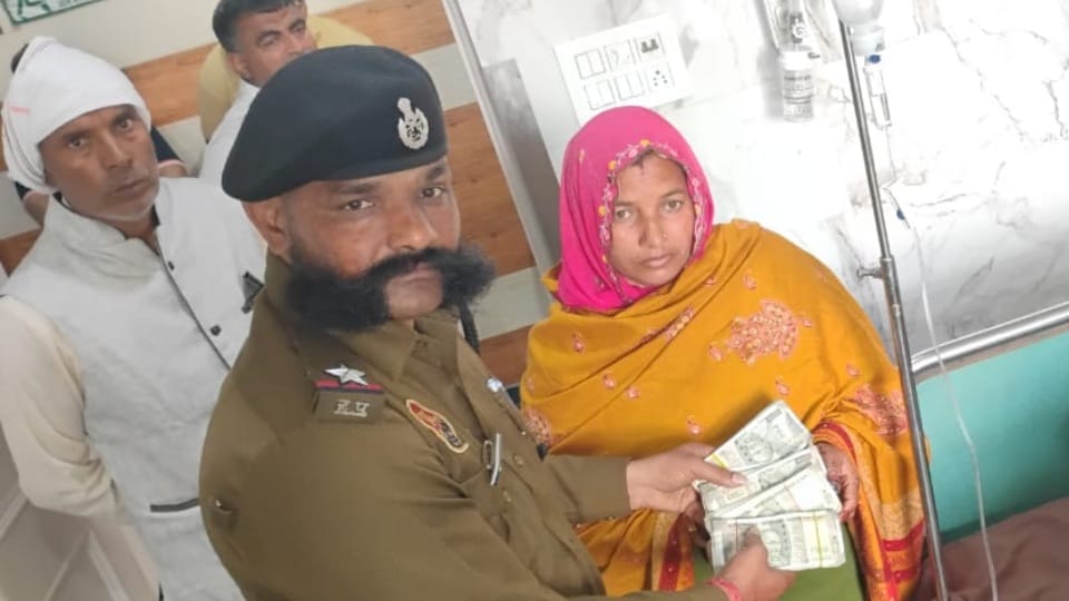 Two lakh rupees found in bike Bhiwani police ASI returned it
