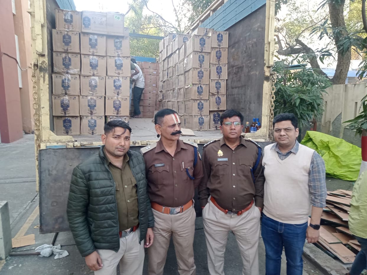 Big GST action in Saharanpur: 750 boxes of liquor seized, were being smuggled to Punjab in a truck