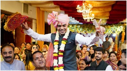 Karthikeya-Amanat Wedding: Karthikeya-Amanat presented Shri Ramcharitmanas to Shivraj Singh