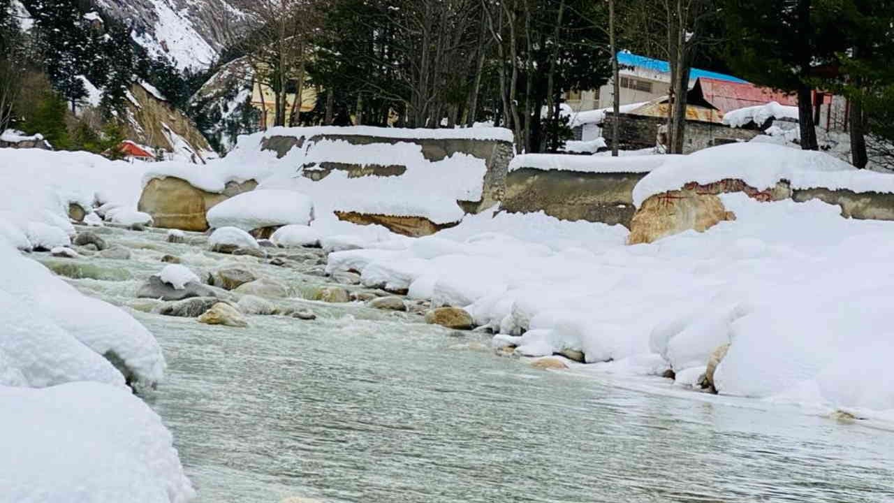 Uttarkashi Avalanche Gangotri Highway occurred at km 15 Chang Thang between Bhairoghati-Dharali Watch Photos