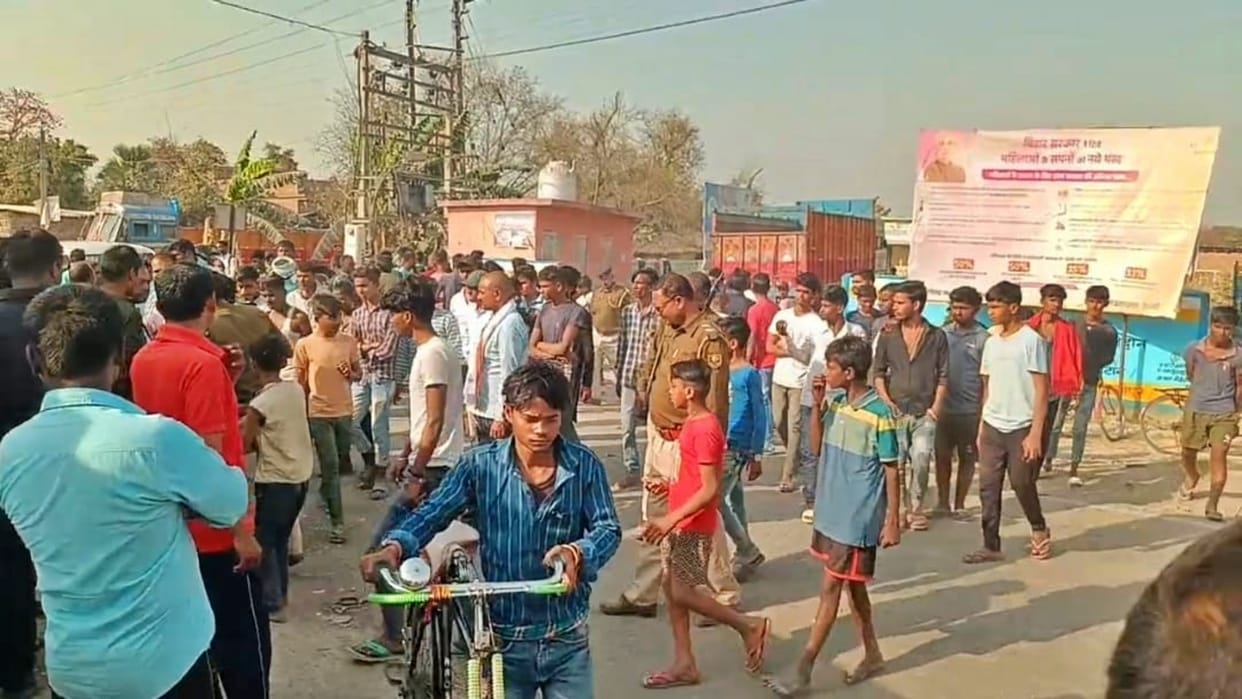 Vaishali: 2 people including woman died after being crushed by truck 2 youths trampled to death in Muzaffarpur