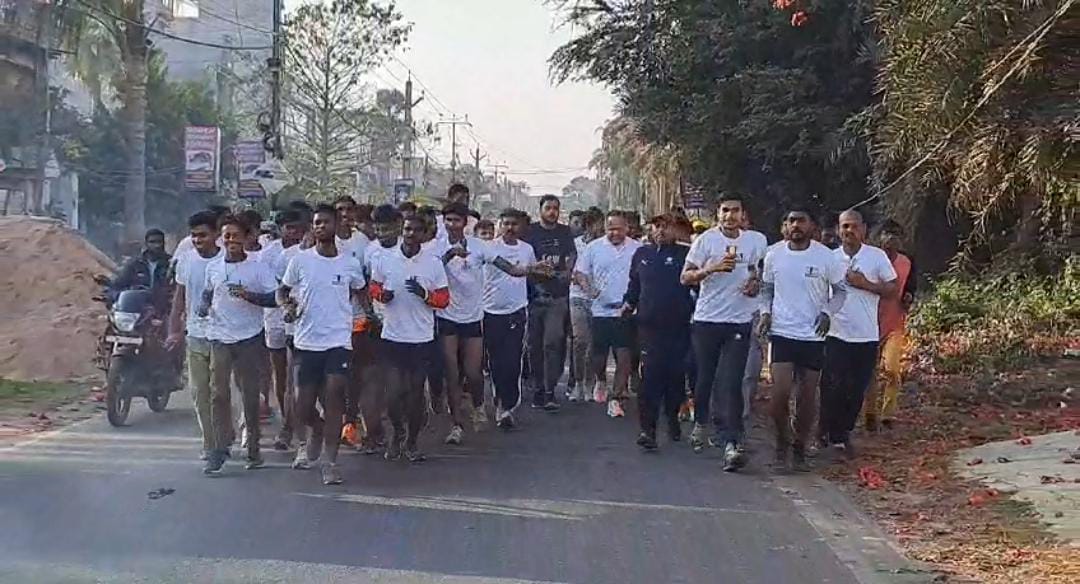 Former IPS Shivdeep Lande ran with the youth from Jamalpur to Munger