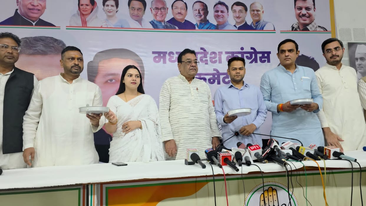 Bhopal: Congress held a press conference with a bowl in protest against the minister's statement, demonstratio
