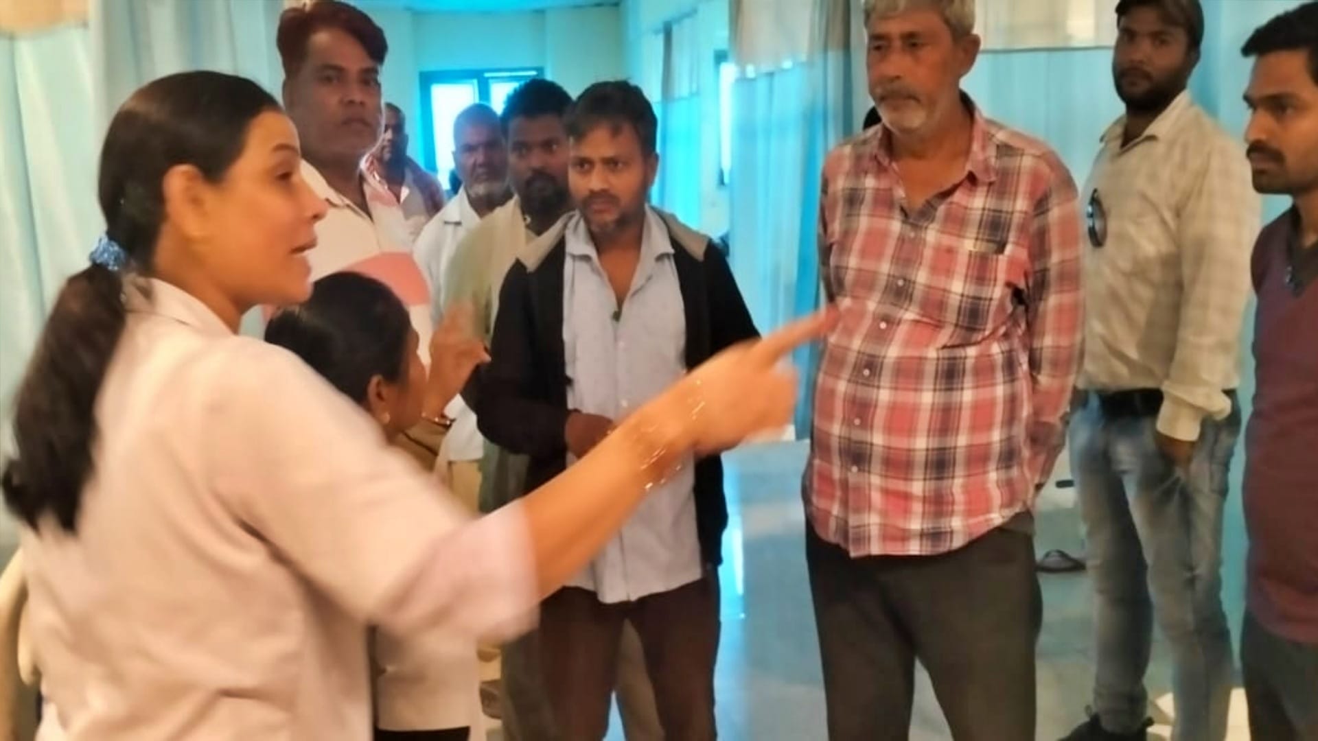 Bihar News: Ruckus over death of patient in DMCH, relatives beat up trolley man; quarreled with nurses