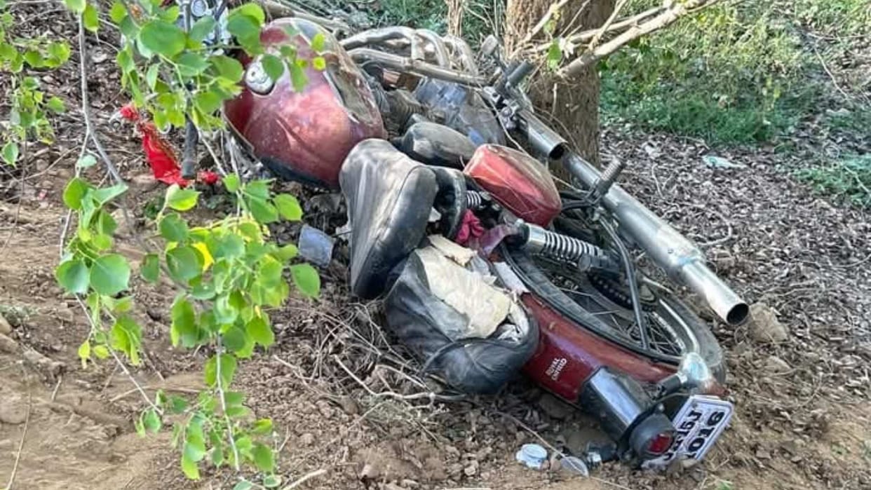 Bihar News : Two youths died in bike accident news lakhisarai bihar