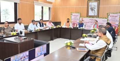 सीएम नीतीश कुमार के साथ दोनों डिप्टी सीएम ने बैठक की।