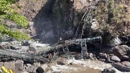 Hill Collapsed In Govindghat Chamoli Bridge Connecting Hemkund Sahib Got  Damaged Uttarakhand News In Hindi - Amar Ujala Hindi News Live - Chamoli  News:गोविंदघाट में अचानक टूटी पहाड़ी, हेमकुंड साहिब को जोड़ने