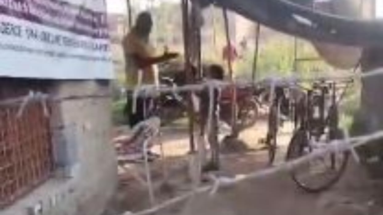 Horrible punishment for plucking flowers Nursery owner tied up an innocent child and beat him with slippers