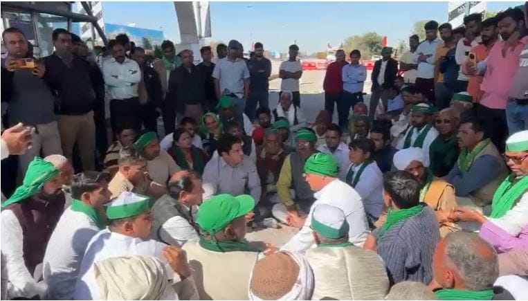 Farmers made expressway toll free remained occupied for two hours