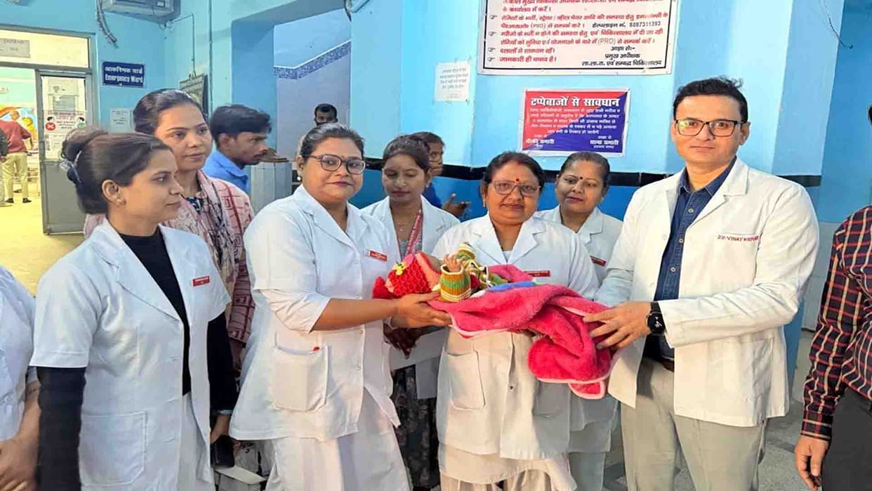 UP: Mother left the child in the maternity hospital after giving birth, innocent Palak departed with wet eyes
