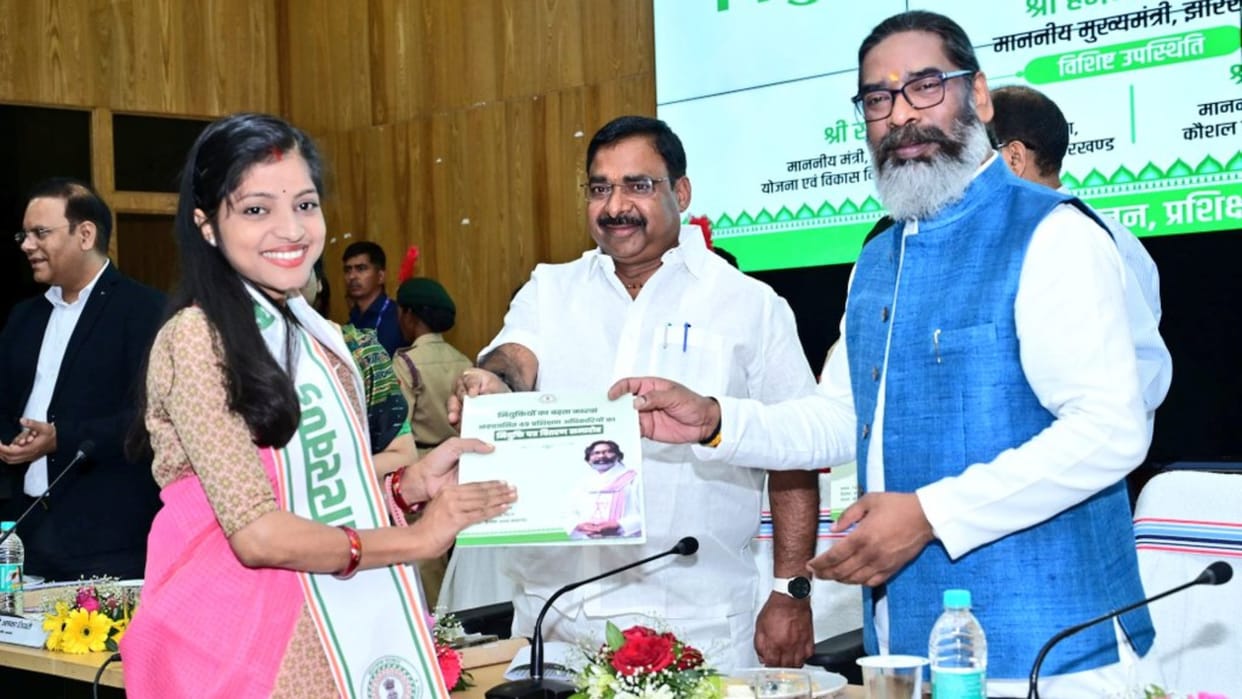 Jharkhand CM Hemant Soren distributes appointment letters to training officers