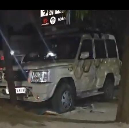 Lucknow: Uncontrolled car climbed on the divider, crushed four sleeping people, two died
