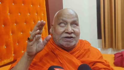 Rambhadracharya Maharaj said We have to live in country like Surdas not like Babar or Akbar
