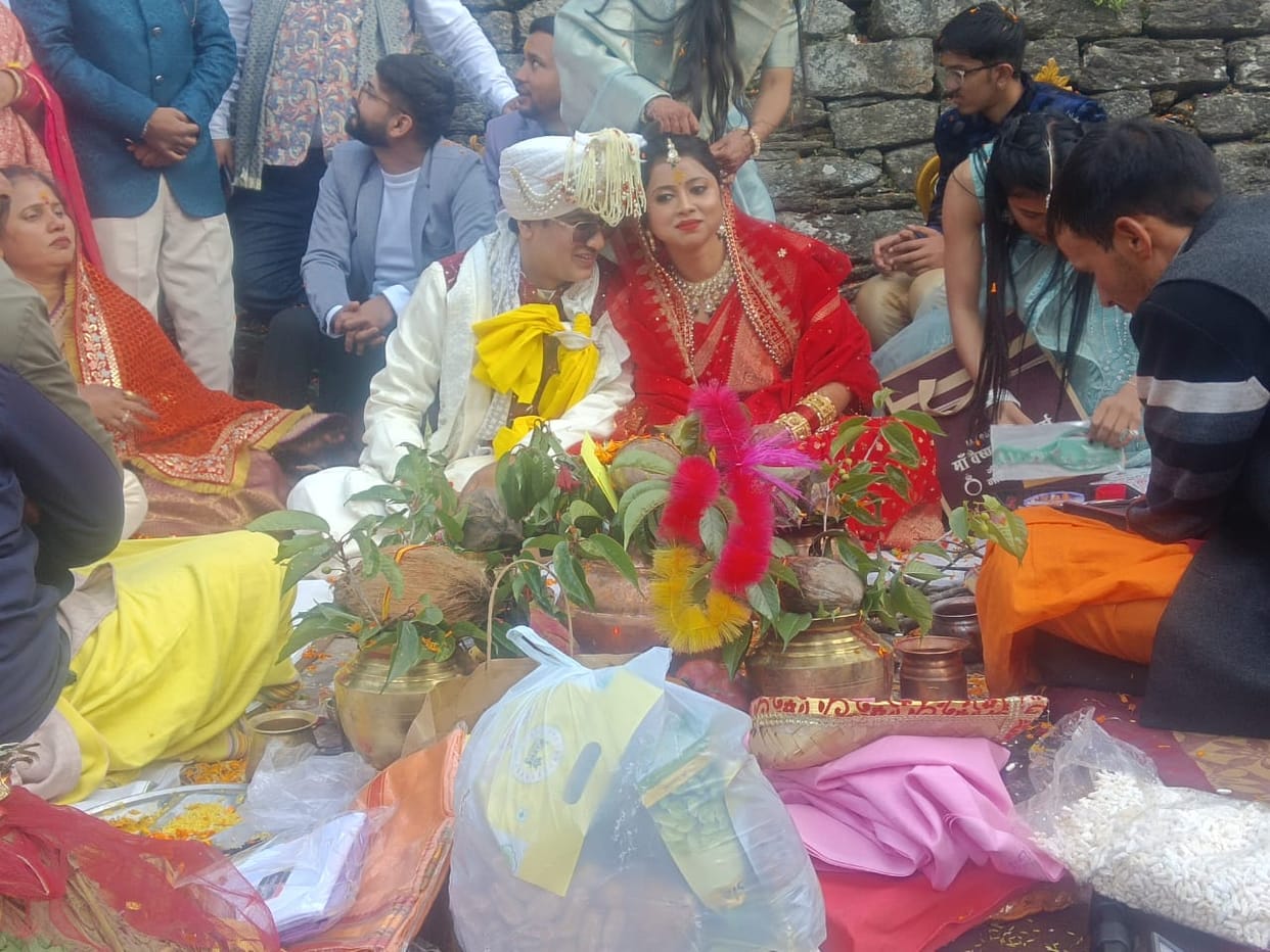 Uttarakhand Folk singers Saurabh and tripta got married in triyuginarayan temple