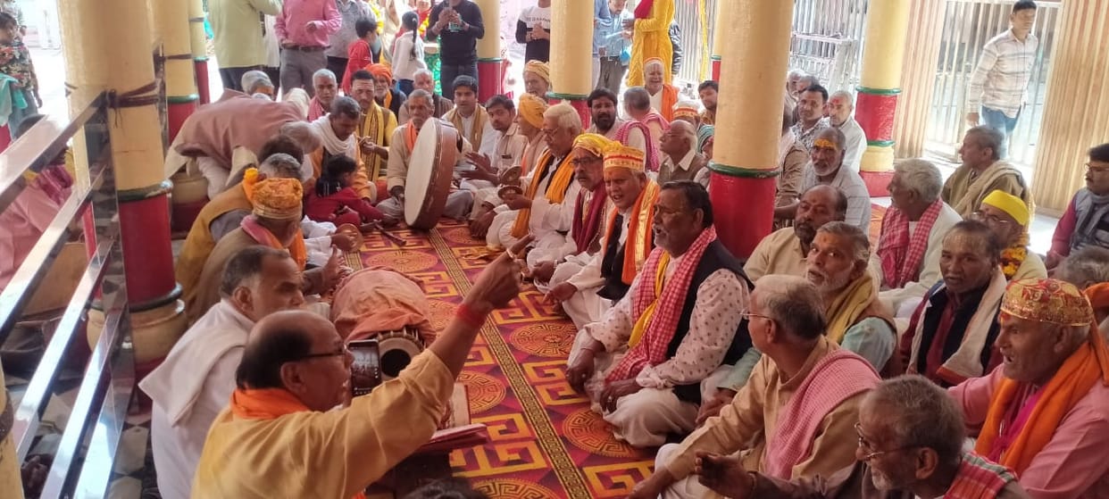 program was organized on occasion of Holi at Dauji Temple in Braj