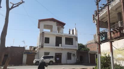 In Maha Kumbh, a sailor family earned crores of rupees by running a boat, CM Yogi praised them in the House