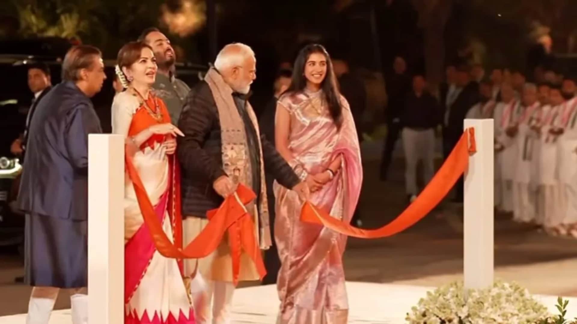 saree look of nita ambani and radhika merchant at inauguration of vantara wildlife