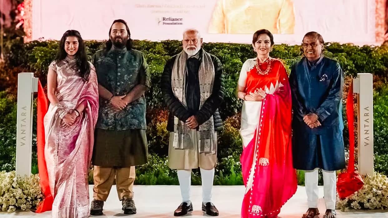 saree look of nita ambani and radhika merchant at inauguration of vantara wildlife