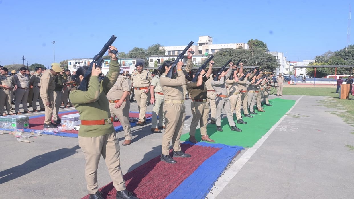 Mock drill in Bareilly Police chased away rioters SSP also fired gun in riot control exercise