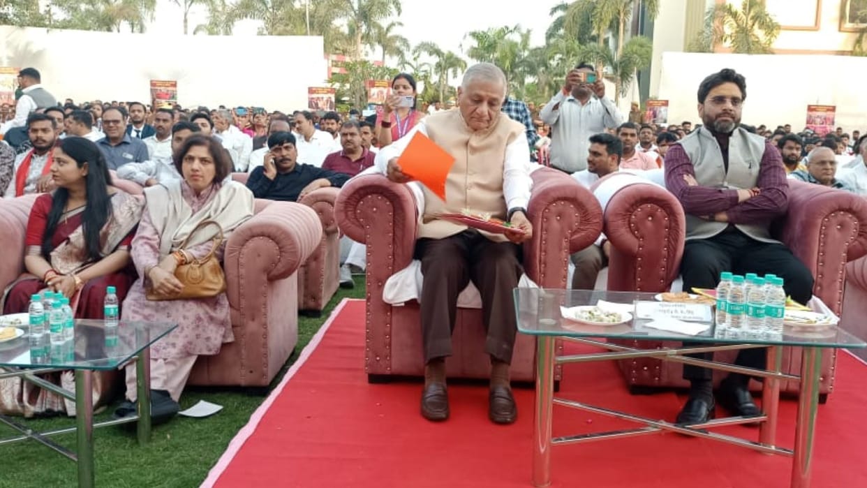 Governer of Mijoram General VK Singh Varanasi Visit gave message reading poem of Harivansh Rai Bachchan