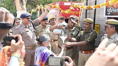 संगम का जल लेने के लिए उमड़ी भीड़