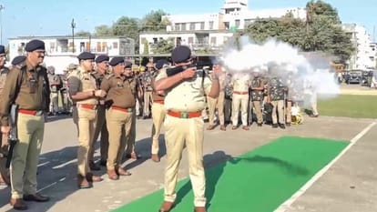 Mock drill in Bareilly Police chased away rioters SSP also fired gun in riot control exercise
