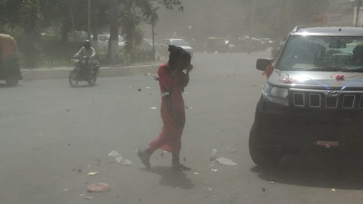 Delhi Weather News Temperature dropped due to cold winds winter felt