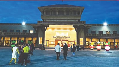 दक्षिण अफ्रीका में बन रहा हिंदू मंदिर।